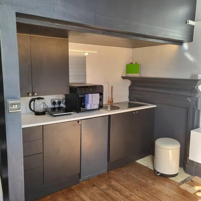 ברייטון 21 Mini Loft Apartment - Great Location - Comfy King Size Bed מראה חיצוני תמונה
